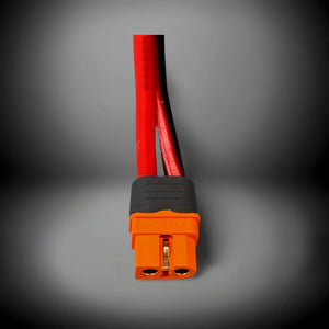 Solarstecker XT60 mit roten Kabeln für Solaranlage VW California, Nahaufnahme