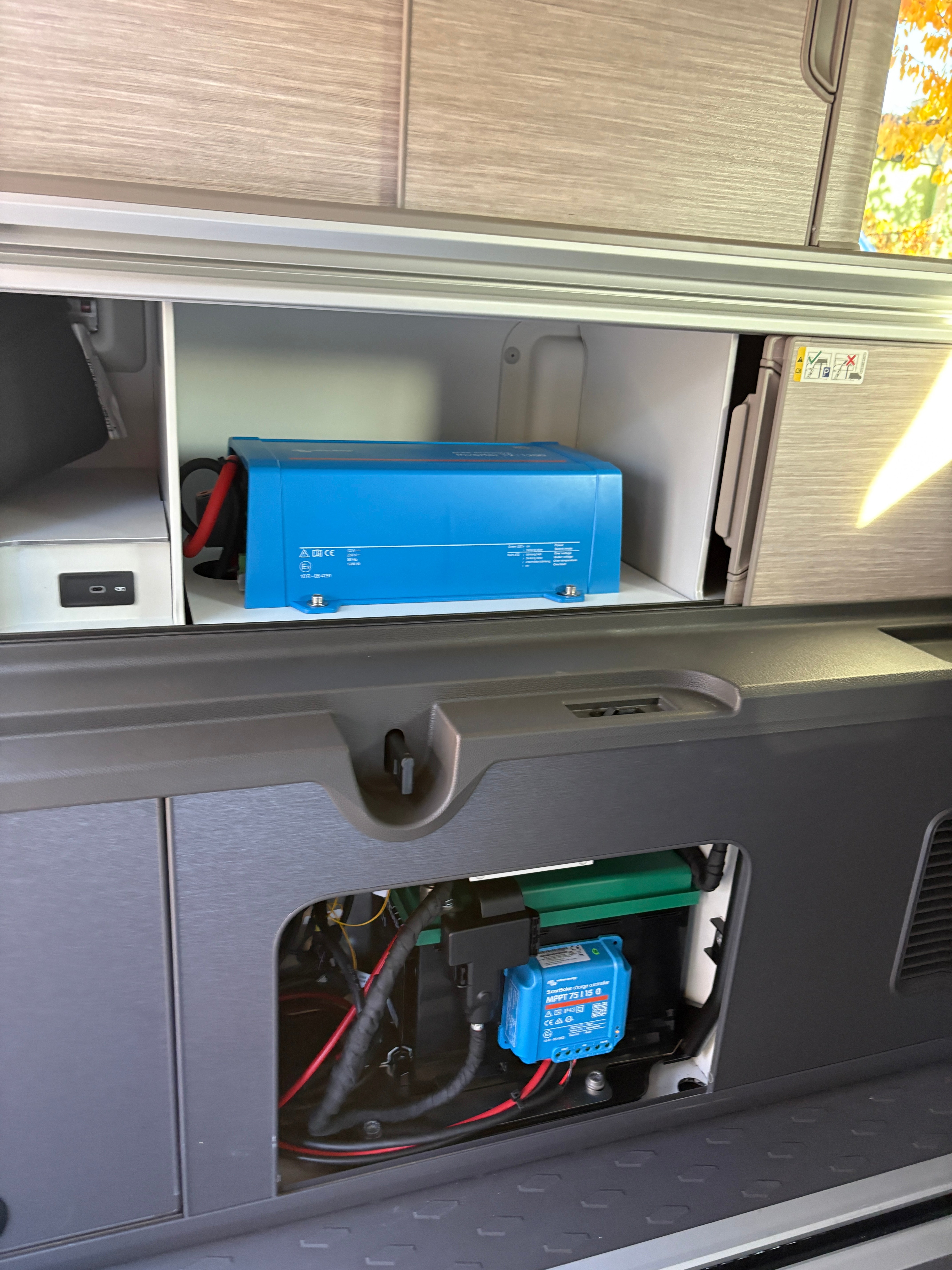 Califaktur Wechselrichter Paket VW California T7 - Victron 1200W