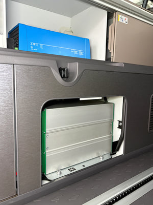 Autarkiepaket PRO Energiespeicher und Solartechnik im VW California T7 Campingbus
