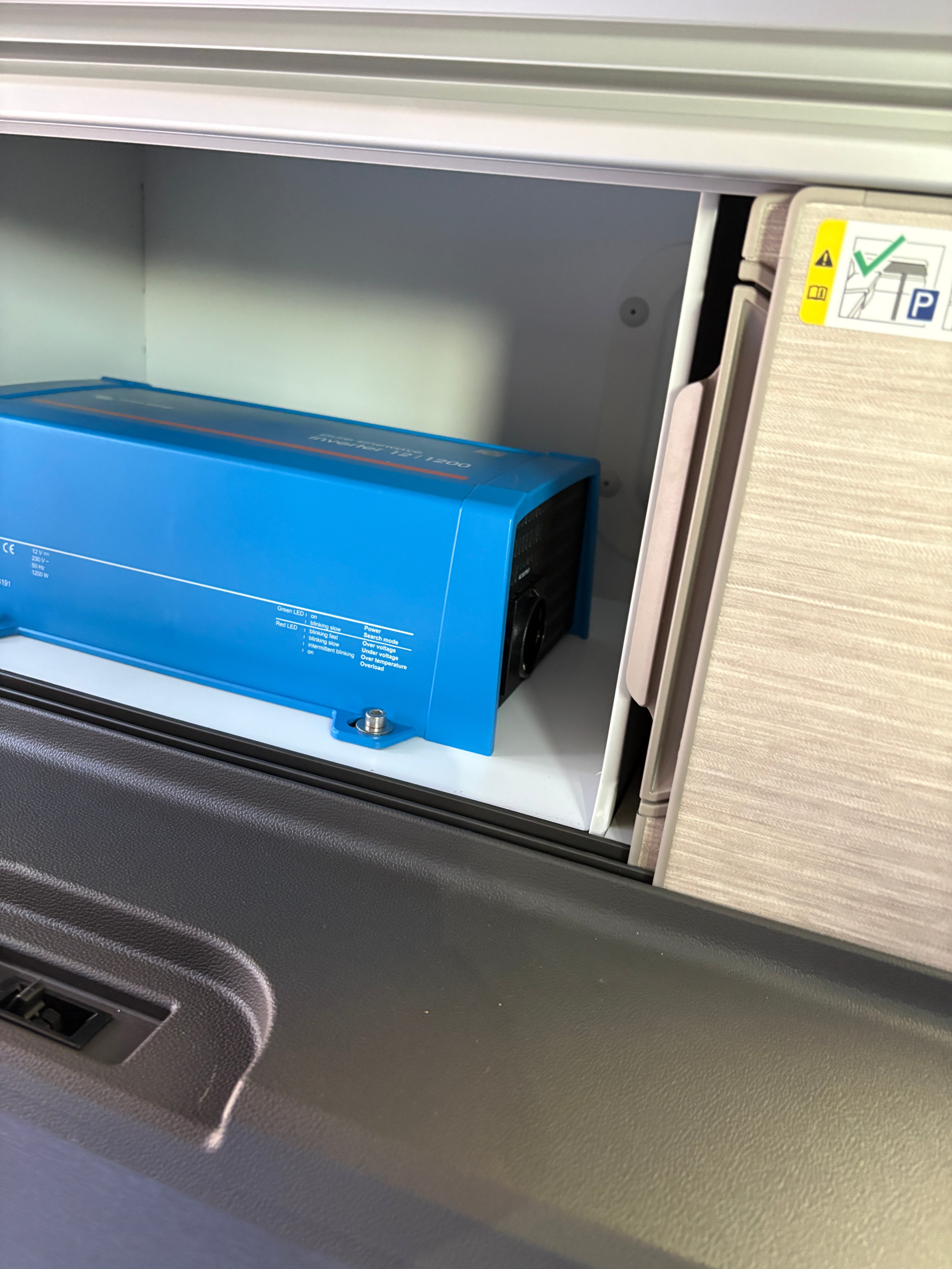 Califaktur Wechselrichter Paket VW California T7 - Victron 1200W