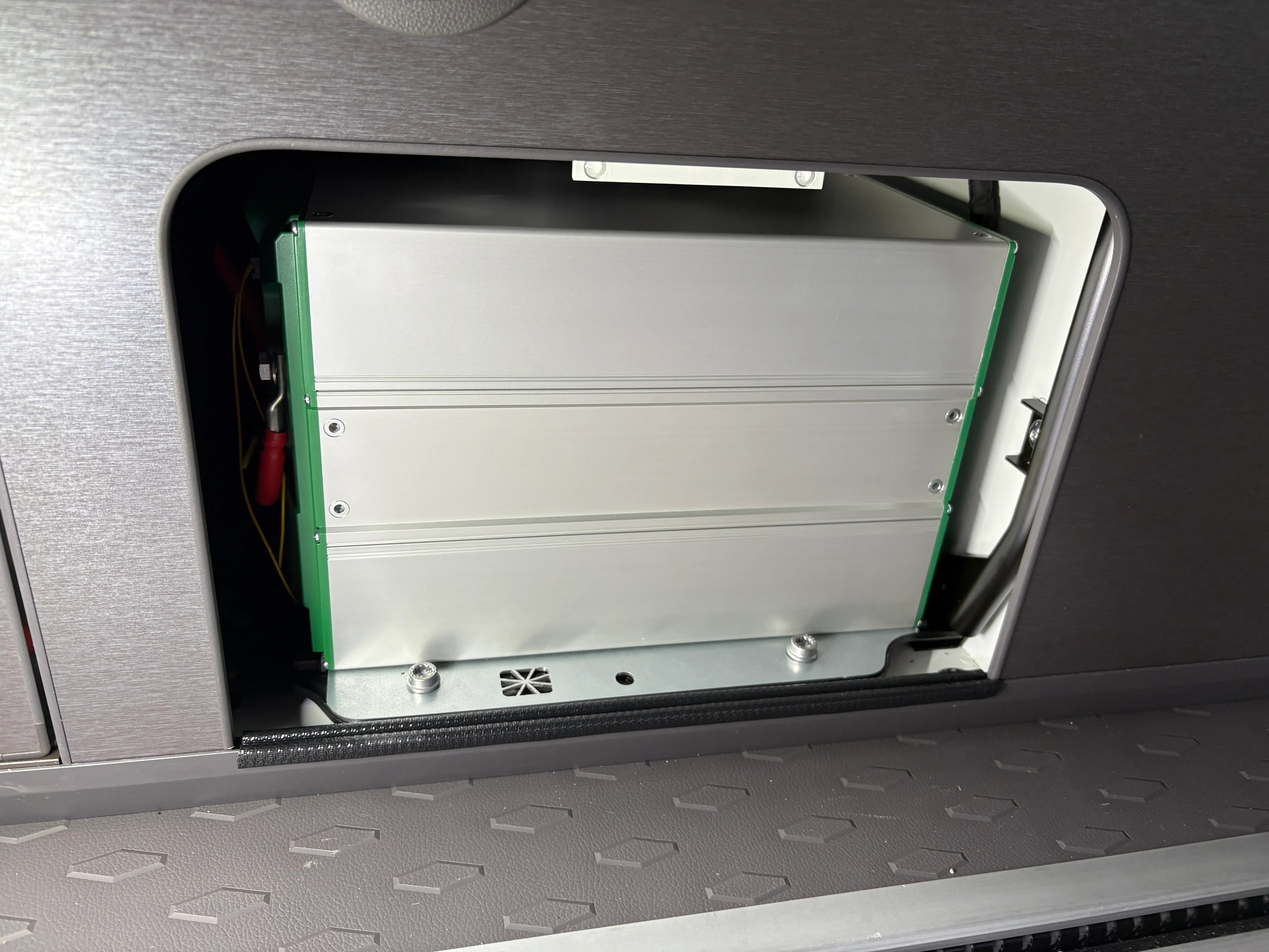 Lithium-Batterie Autarkiepaket im VW T7 Camper, energiesparende Stromversorgung